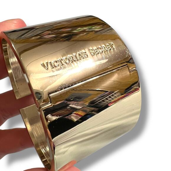 Victorias Secret Scandalous Cuff Bracelet Bangle Rhinestones Gold Tone Hinged - Picture 11 of 13